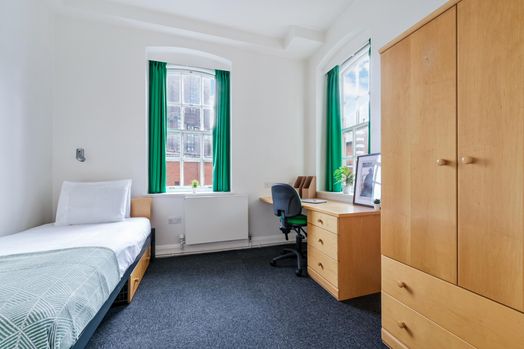 Silver Ensuite (Mid Floor)