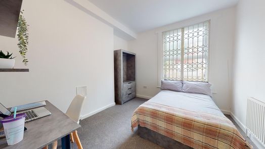 Photo of a 1-bedroom flat in Leeds.