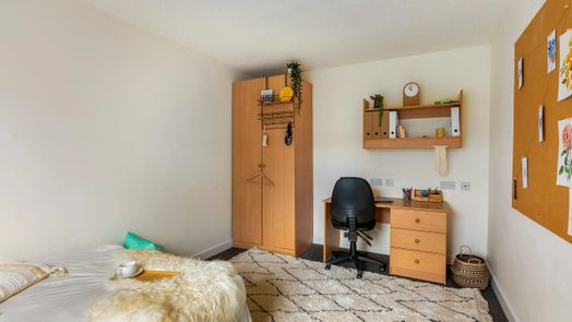 Classic Room - 4 Bed Shared House