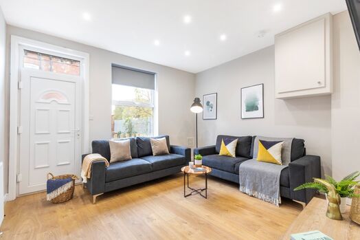 Photo of a double-bed room in a 6-bedroom house in Leeds.