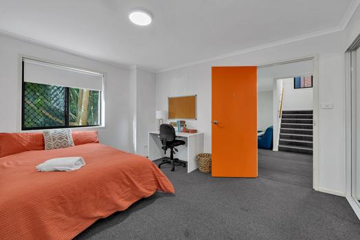 5 Bedroom Apartment East Double
