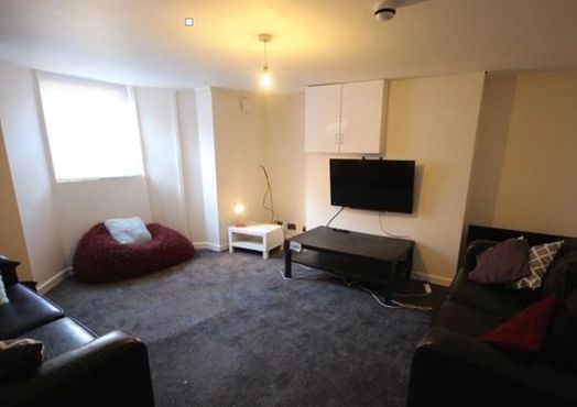 Photo of a 14, Brudenell Mount.