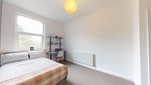 Photo of a 1-bedroom flat in Leeds.