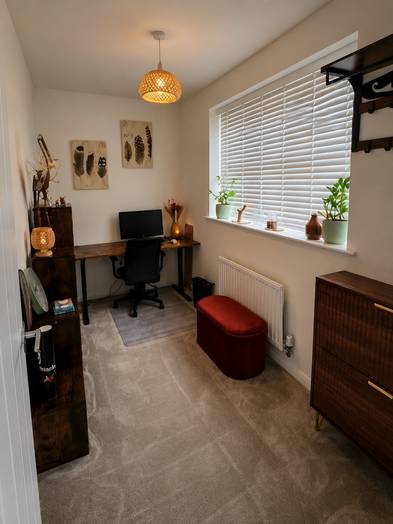 Photo of a professional or Academic Lodger Needed! Modern double room available.