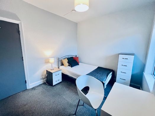 Photo of a 5-bedroom house in Sheffield.