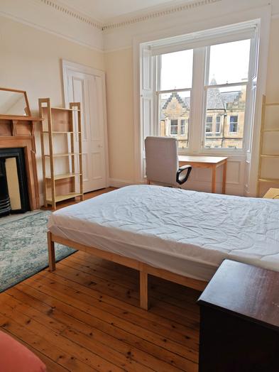 Photo of a spacious 4-Bedroom Flat to Let – Marchmont Road, Edinburgh.