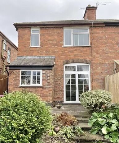 Photo of a double-bed room in a 4-bedroom house in Leicester.