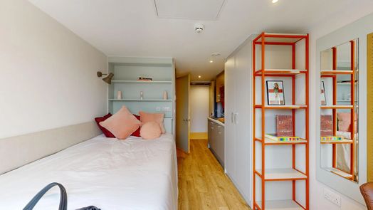 5 Bed Studio