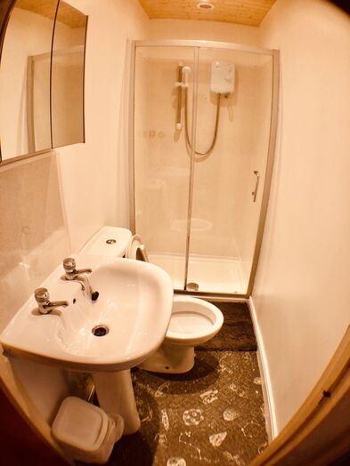 Photo of a 6 BED HOUSE CENTRAL FALLOWFIELD.