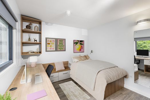 Silver En Suite