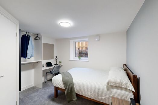 Photo of a 6-bedroom house in Leeds.