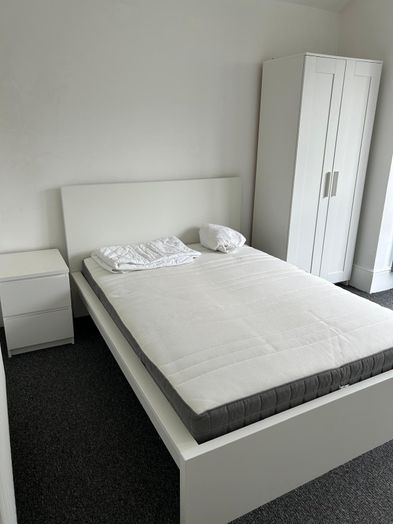 Photo of a 14 Bernard Street - 7 Bed.