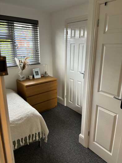 Photo of a double-bed ensuite room in a 6-bedroom house in Lincoln.