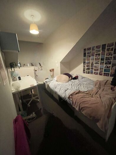 Photo of a room in 8-bedroom house in Leeds.