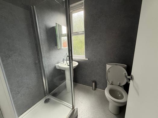 Photo of a 2 Bed rooms in 6 bed shared house in central Hyde Park ( Leeds ).