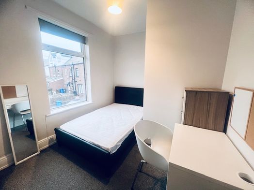 Photo of a 5-bedroom house in Sheffield.