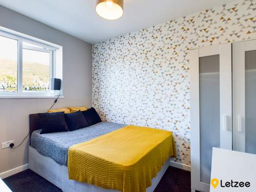 Photo of a flat 4, 110 Fabian Way SA1 8PA.