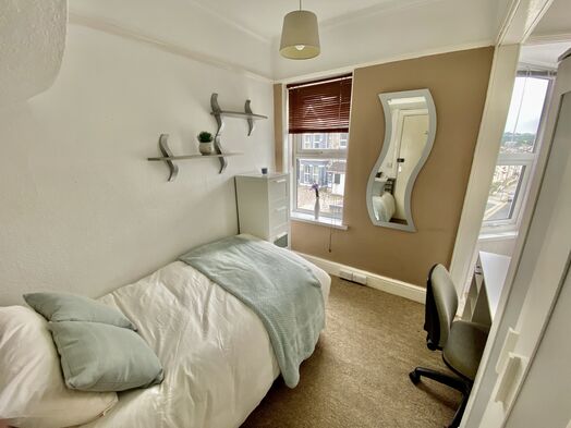 Photo of a rooms available in a popular 6 bed student house.