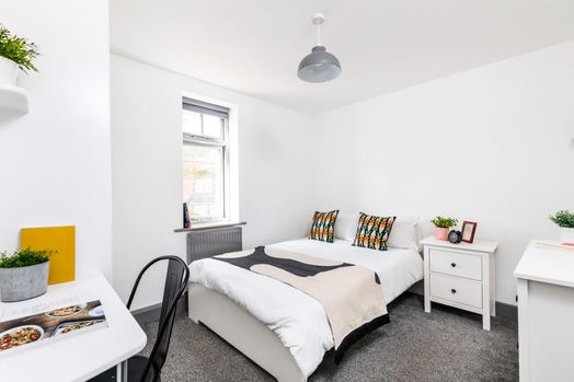 Photo of a flat B 66, Headingley Mount.