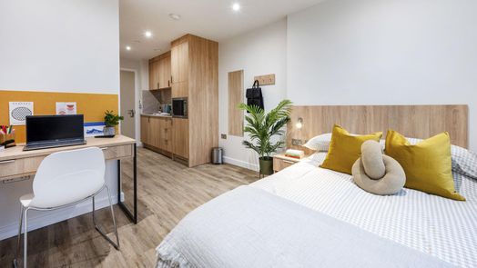 Superior Studio Floor 1-4