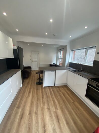 Photo of a 79 Gordon Avenue - 5 bedroom/3 bathroom.