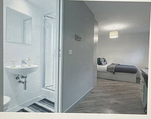 Photo of a 1-bedroom flat in Cardiff.