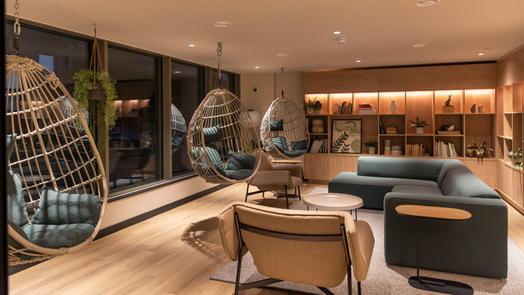 Photo of a centre Court.