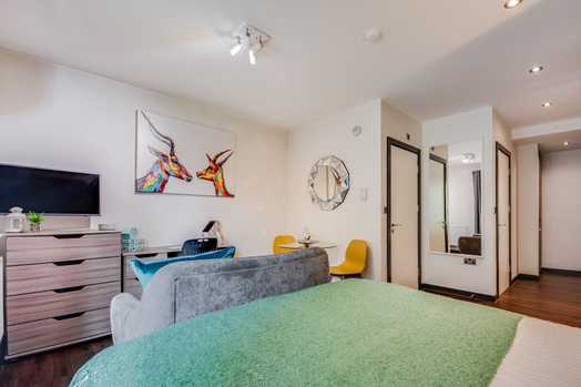 Photo of a 1-bedroom flat in Leeds.