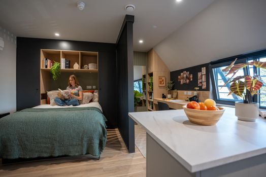 Premium Studio, Standard Floors