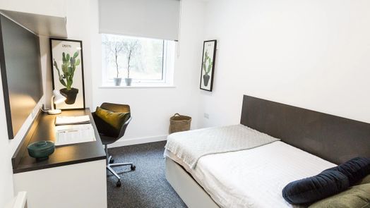 Essential Cluster En-suite