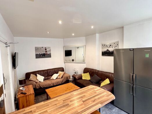 Photo of a rooms available in a popular 6 bed student house.