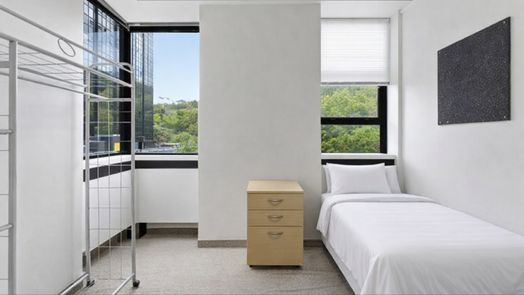 Single room in 2 Bedroom Apartment