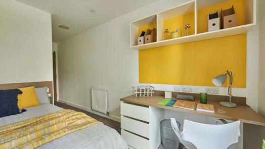 5 Bed En-suite Upper Floors