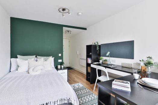 Classic 3 Bed Apartment - Limited View