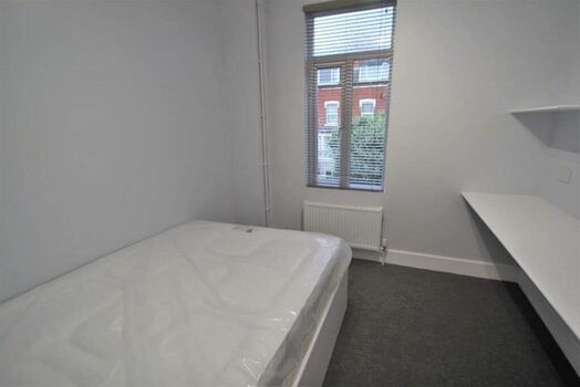 Photo of a room in a 4-bedroom house in Leeds.