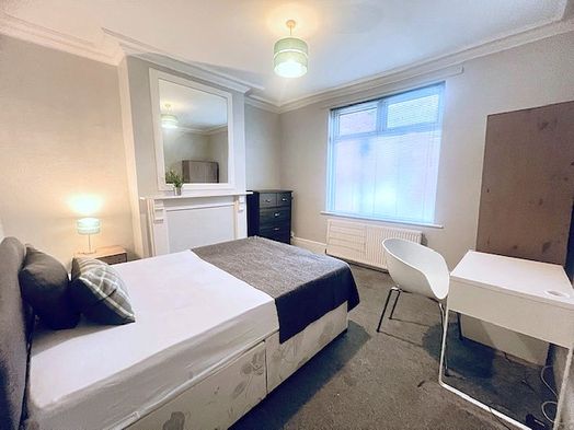 Photo of a 5-bedroom house in Sheffield.