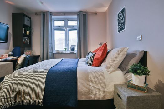 Classic Studio - Churchyard View