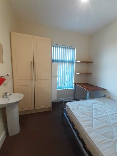 Photo of a double-bed room in a 5-bedroom house in Ormskirk.
