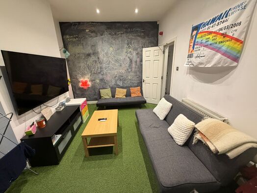 Photo of a sTUDENT HOUSE AVAILABLE TO A GROUP OF 6 OR 7 IN WOODHOUSE - NO DEPOSIT  .