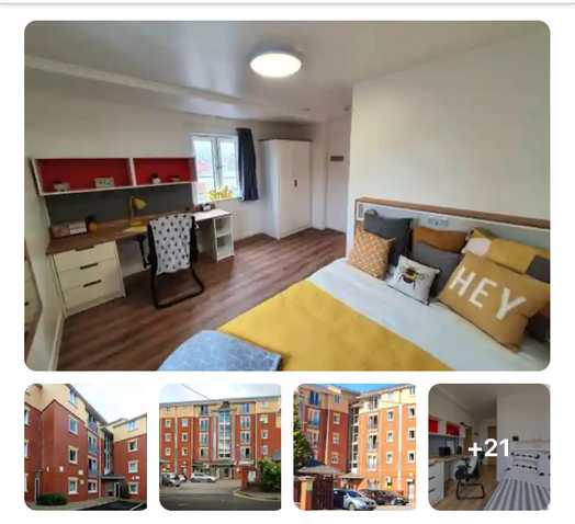 Photo of a double bed ensuite room in 1-room student hall in Manchester.