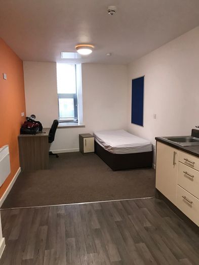 Premium Studio - Single