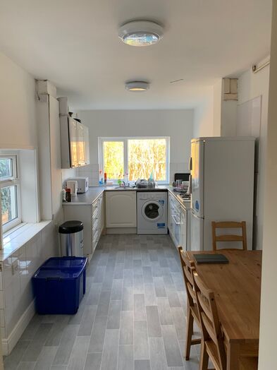 Photo of a double-bed room in a 4-bedroom house in Ormskirk.