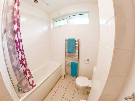 Photo of a double-bed room in a 4-bedroom house in Canterbury.
