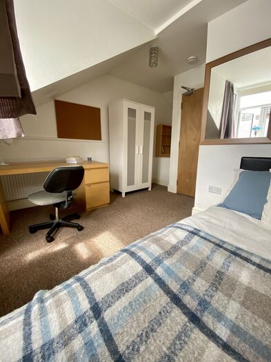 Photo of a rooms available in a popular 6 bed student house.