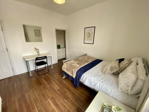 Photo of a lovely 5 bedroom student/post grad/young professional house.