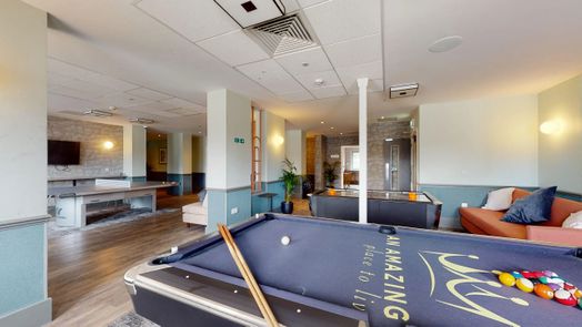 Photo of a crown Place.