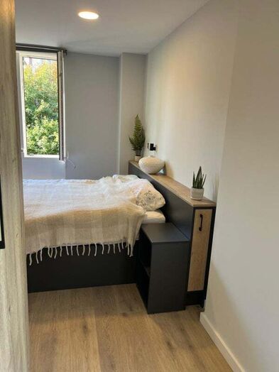 Photo of a sTUDIO AVAILABLE @ GUILDFORD PLAZA, COUPLES OK!.