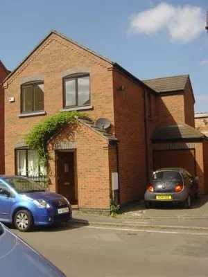 Photo of a double bed room in 4-bedroom house in Royal Leamington Spa.