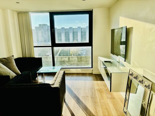 Photo of a double bedroom with private bathroom rent at Finnieston .