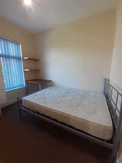 Photo of a double-bed room in a 5-bedroom house in Ormskirk.